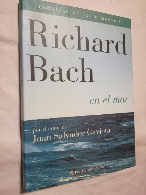 En El Mar  Crónicas De Los Hurones 1 / Bach, Richard