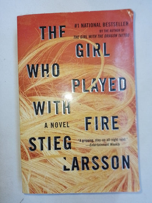 The Girl Who Played With Fire  / Larsson, Stieg