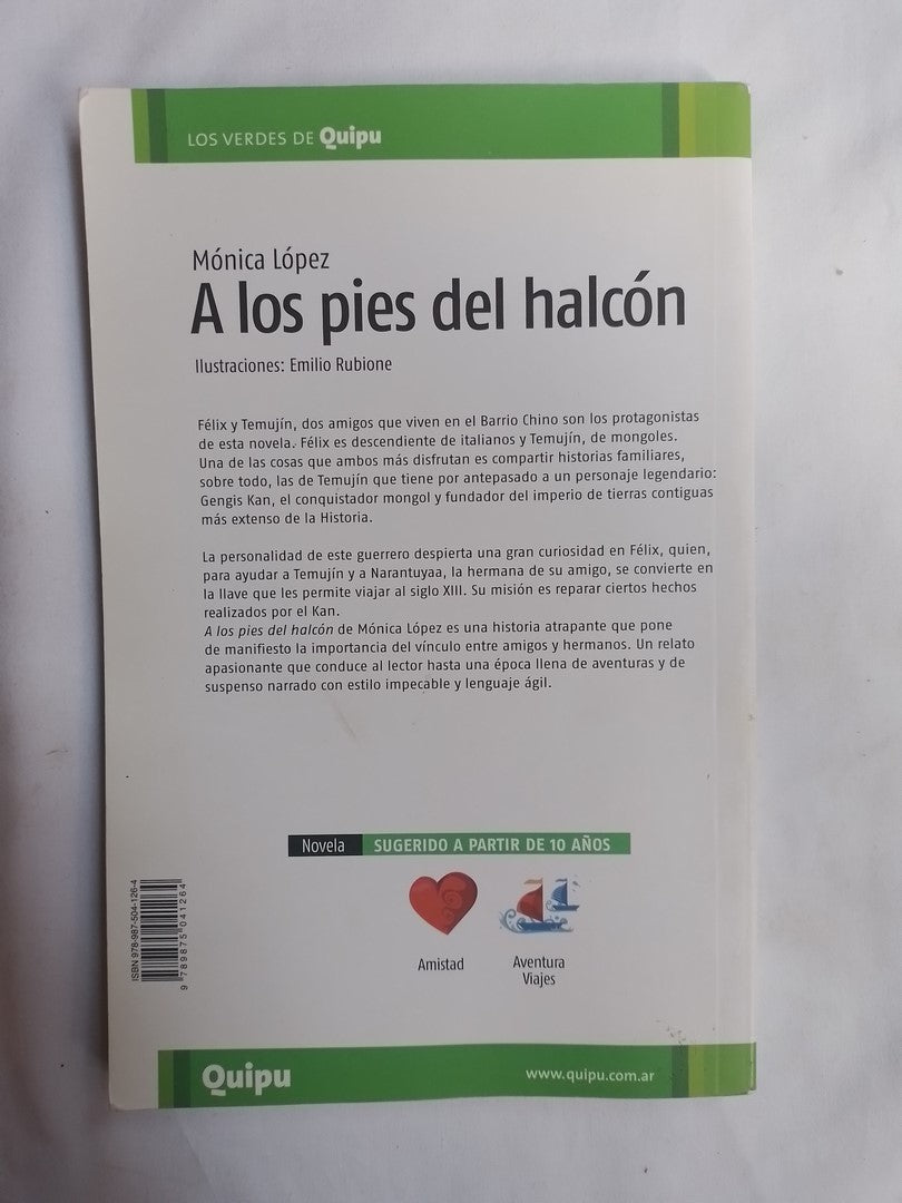 A Los Pies Del Halcón / López, Mónica