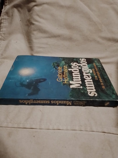 Mundos sumergidos Una historia de la arqueología submarina / Hoffmann, Gabriele