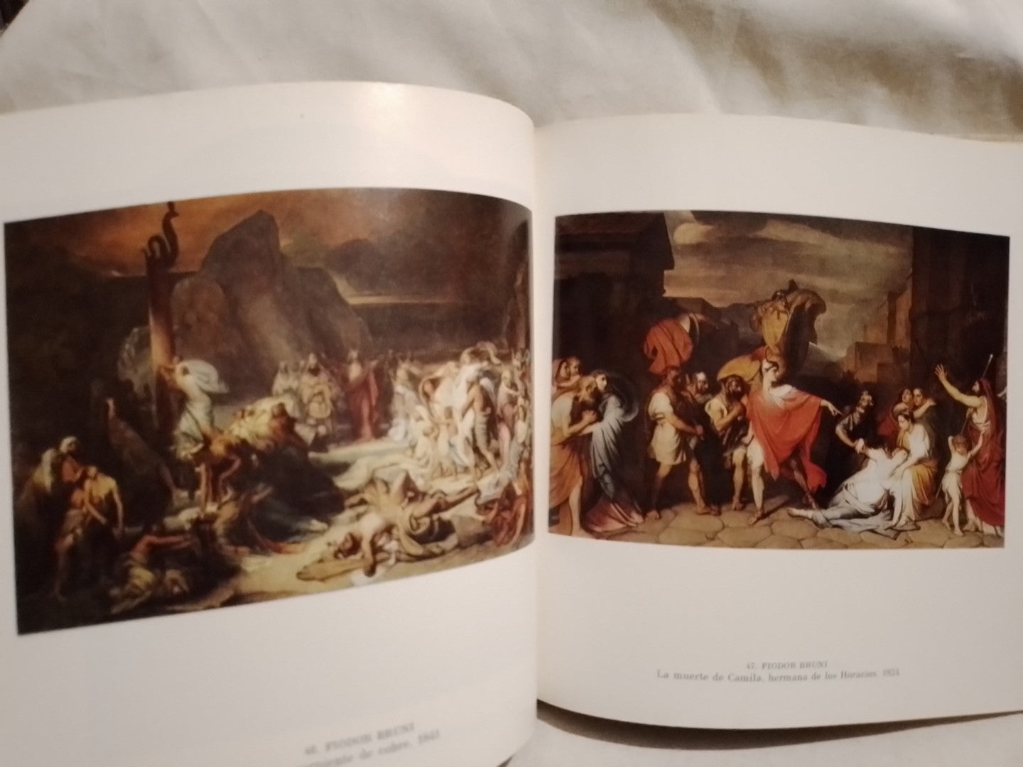 Museo de Arte Ruso Leningrado Pinturas con 183 ilustraciones en color. /